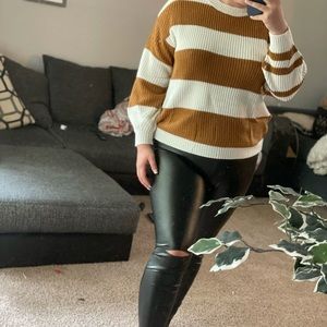 Faux leather leggings with cut in knee